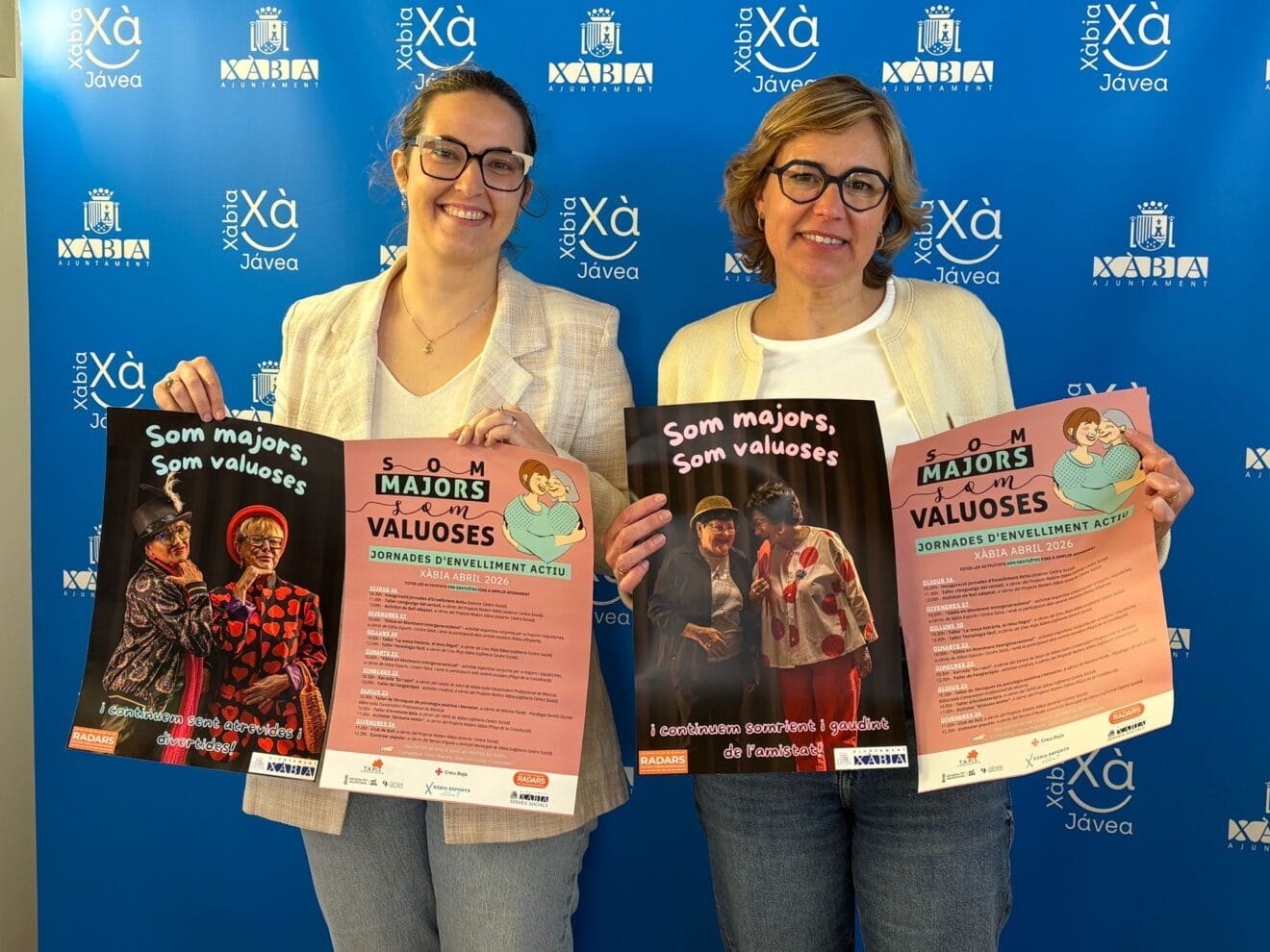 La conseillère municipale Raquel Violero et la maire Rosa Cardona lors de la présentation de la conférence