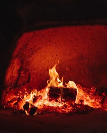 Platos al horno de leña en Cala Granadella una cocina con personalidad en Xàbia