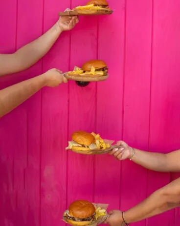 Platos en la playa en Xàbia gastronomía fresca con vistas al mar