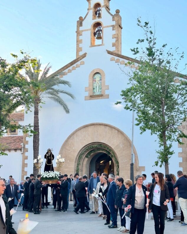 Imagen: Procesión de San Francisco de Paula saliendo de la iglesia del Convento en Xàbia.