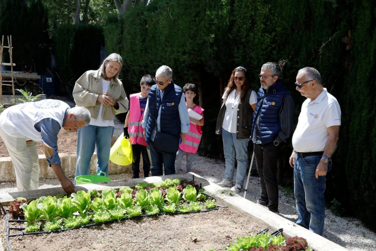 Visita del Rotary Club Jávea al huerto escolar del Colegio Port de Xàbia