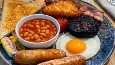 Thursday Breakfast Club en Dénia desayuno inglés completo