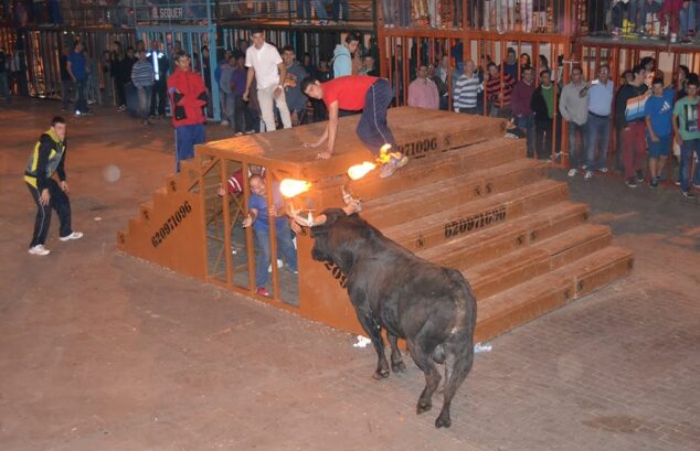 Imagen: Toro embolado en las fiestas de Jesús Nazareno | Foto Archivo