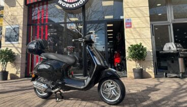 Ventajas de moverse en moto frente al tráfico urbano costero
