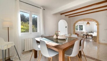 Villa con cuatro dormitorios y aire acondicionado completo