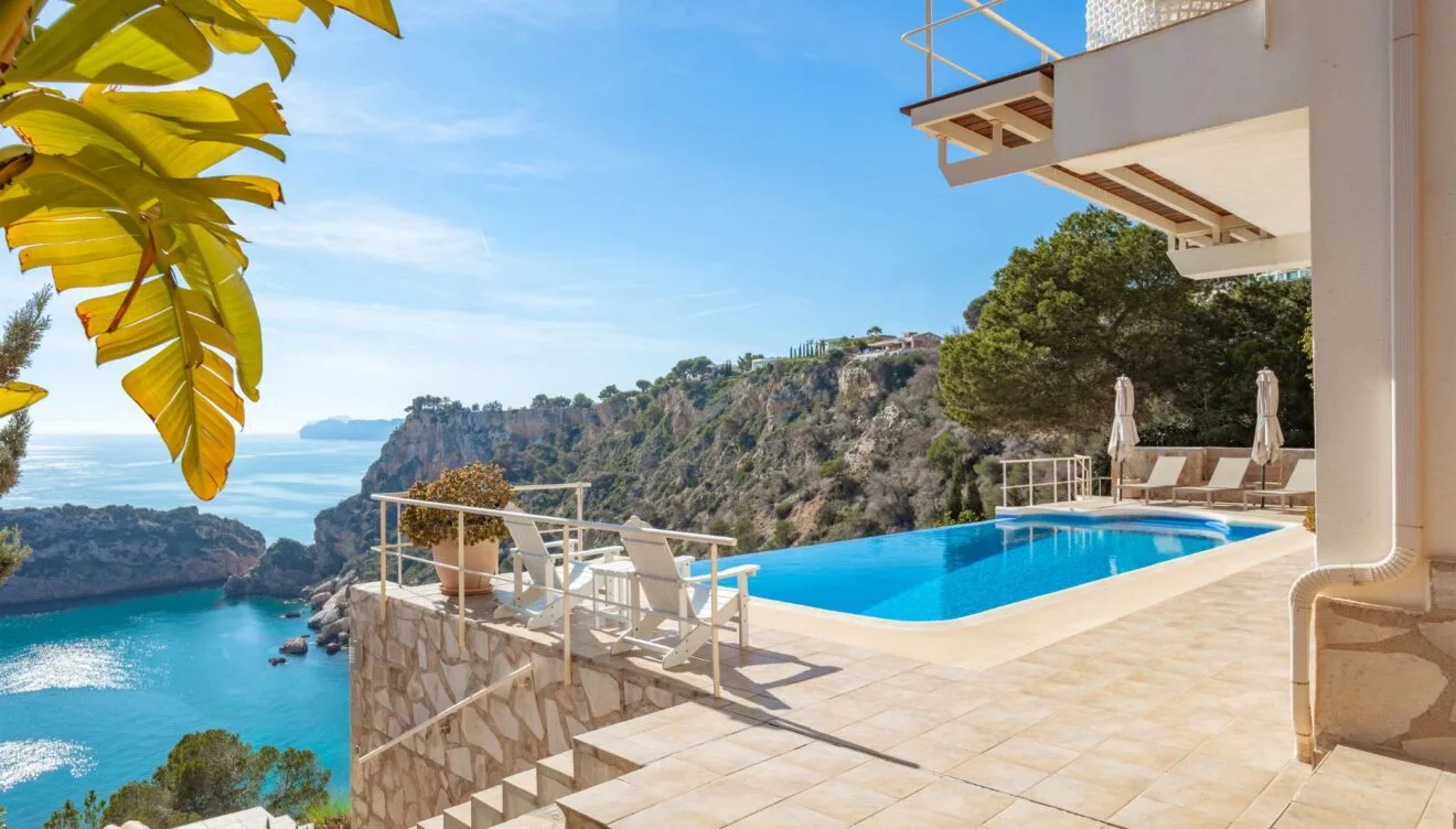 VILLA HORIZONTE INFINITO - FIRST LINE ON THE MEDITERRANEAN SEA IN CALA AMBOLO JAVEA