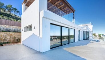 Villa moderna de nueva construcción en Cumbre del Sol con vistas al mar