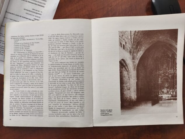 Abbildung: Innenansicht der Kirche San Bartolomé mit dem Hauptaltar im Hintergrund. Foto aus dem Jahr 1923.