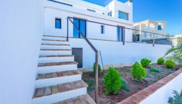 Zona exterior con jardín privado y fácil mantenimiento