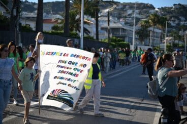 Cadena humana en Xàbia por la educación pública (1)
