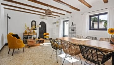 Casa des Valls, salón-comedor iluminado y acogedor