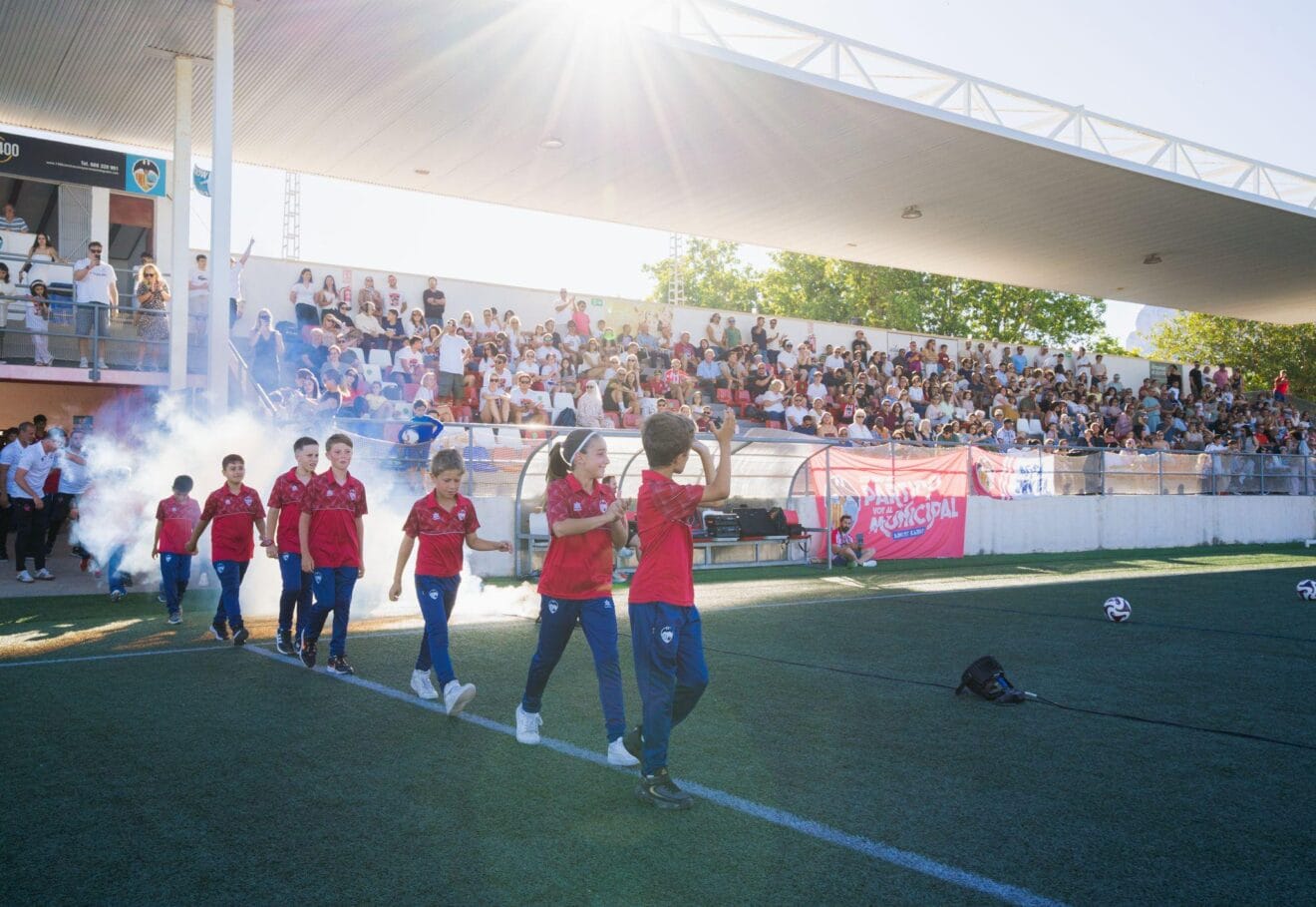 Jóvenes jugadores del CD Jávea en su fiesta de clausura