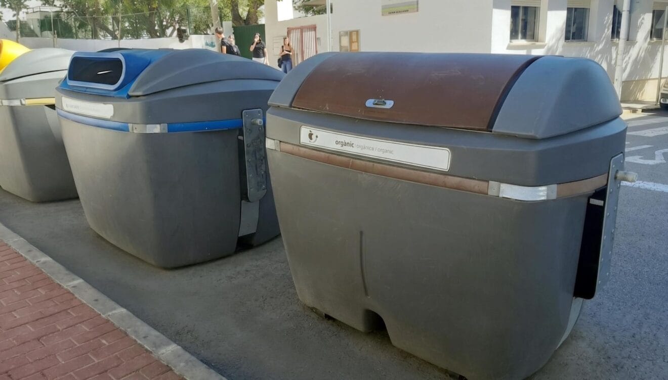 Cierra el contenedor marrón