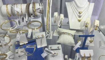 Collares brillantes con acabados premium