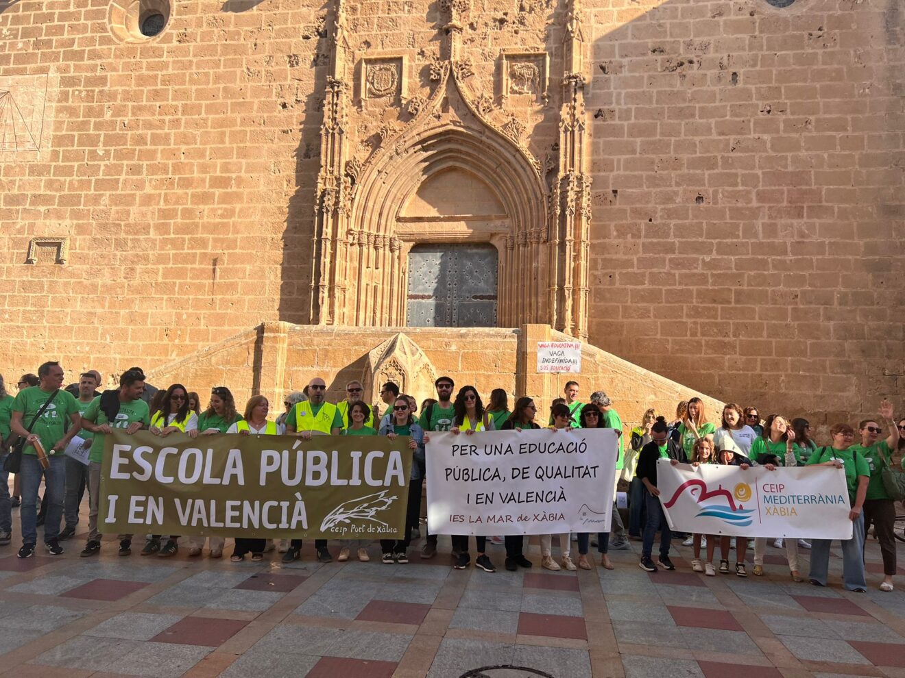 Concentración de docentes en Xàbia