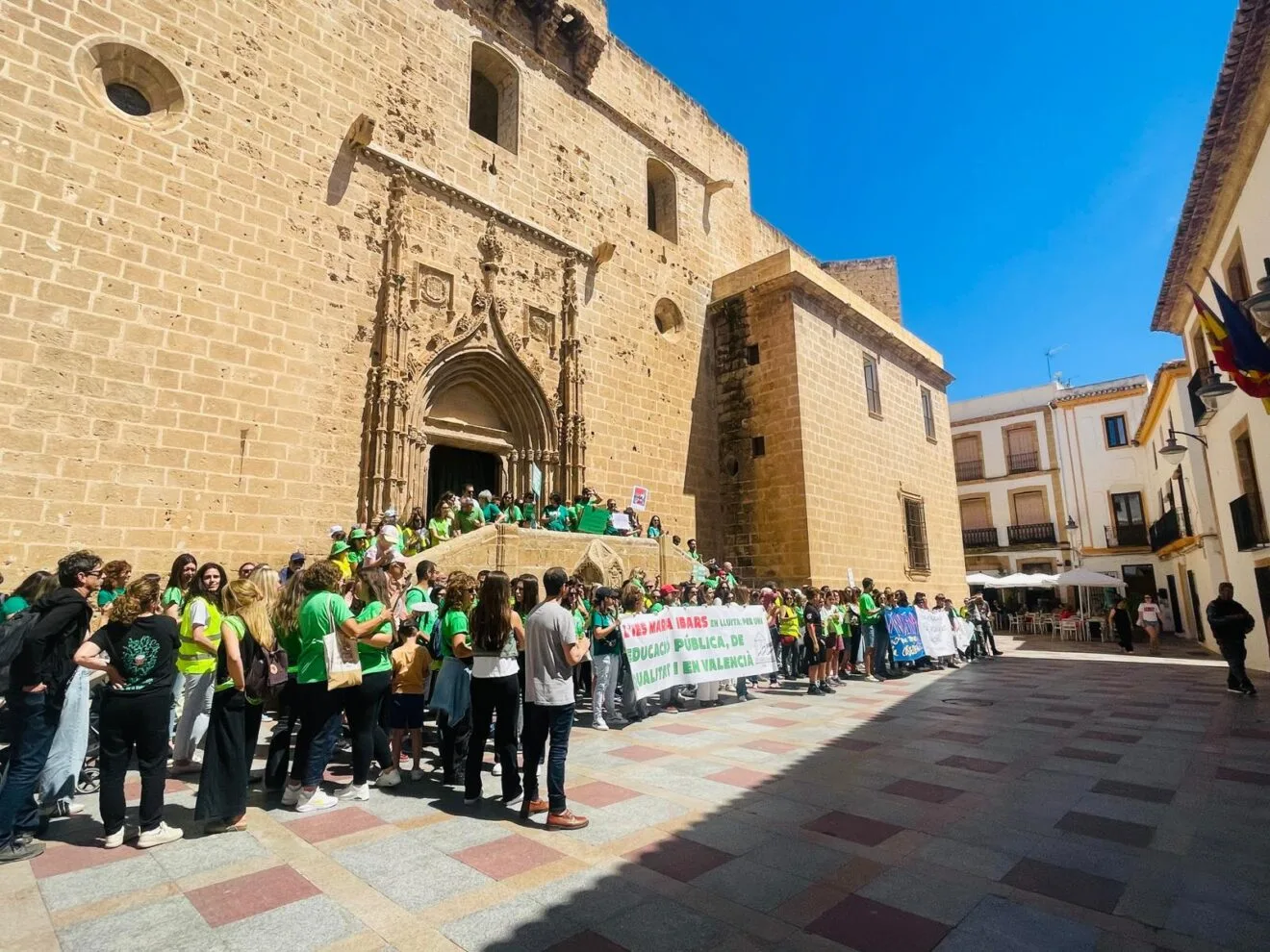 Concentración por la educación pública en Xàbia