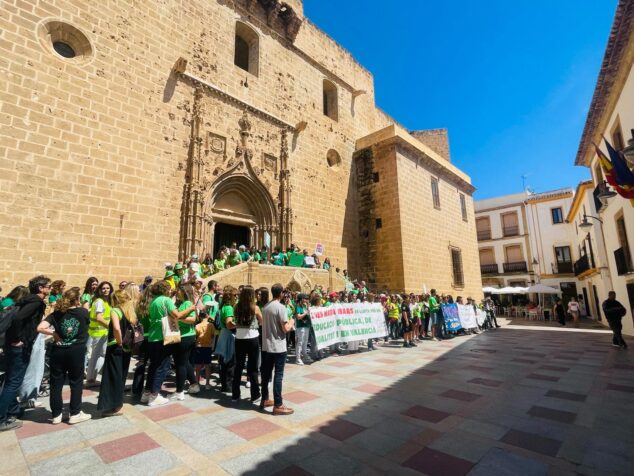 Imagen: Concentración por la educación pública en Xàbia