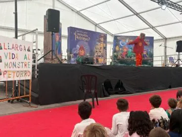 Espectáculo Qué li ha passat al Monstre Petorro en Xàbia (11)