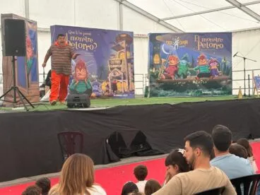 Espectáculo Qué li ha passat al Monstre Petorro en Xàbia (16)