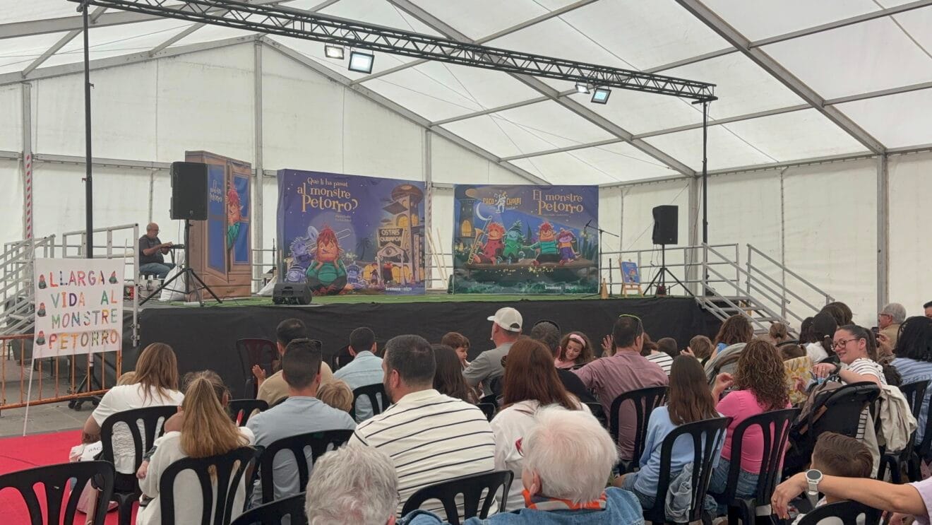 Espectáculo Qué li ha passat al Monstre Petorro en Xàbia (6)