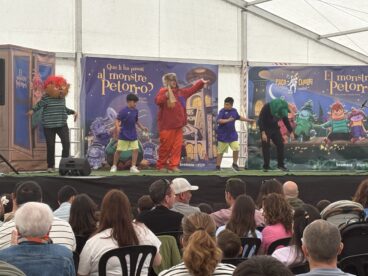 Espectáculo Qué li ha passat al Monstre Petorro en Xàbia (8)
