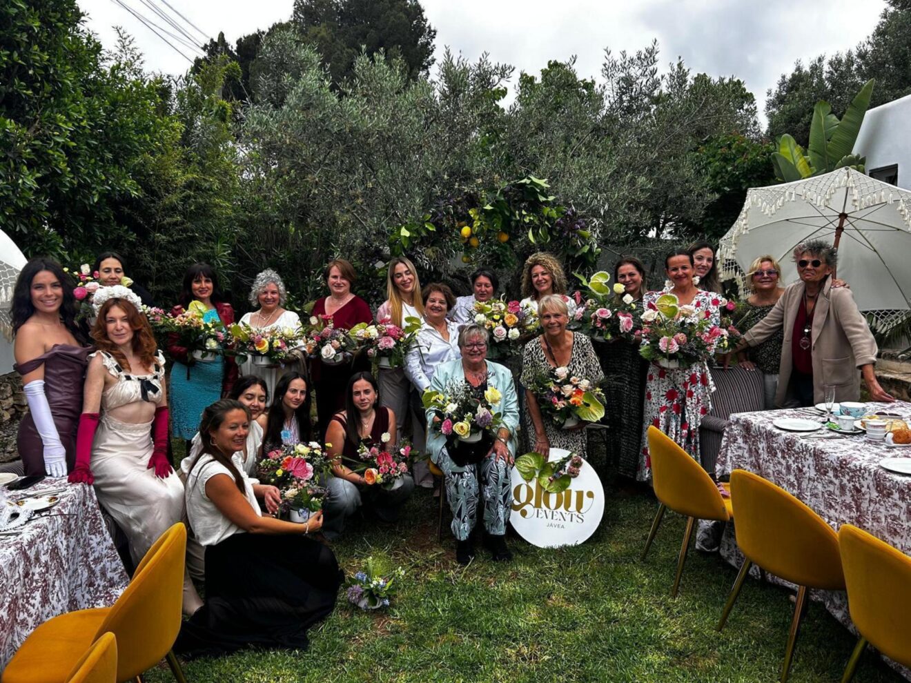 Participantes en la primera fiesta de temática Bridgerton celebrada en Xàbia
