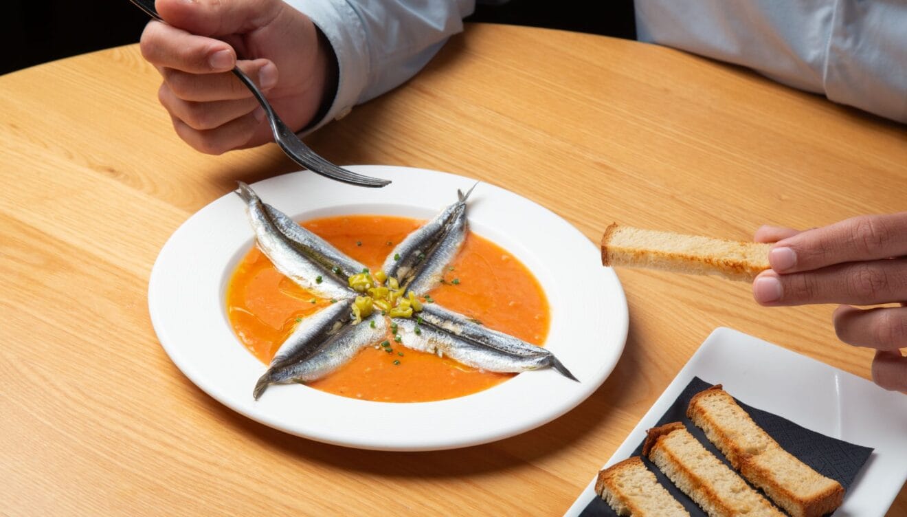 Gastronomía local y producto fresco en la bahía