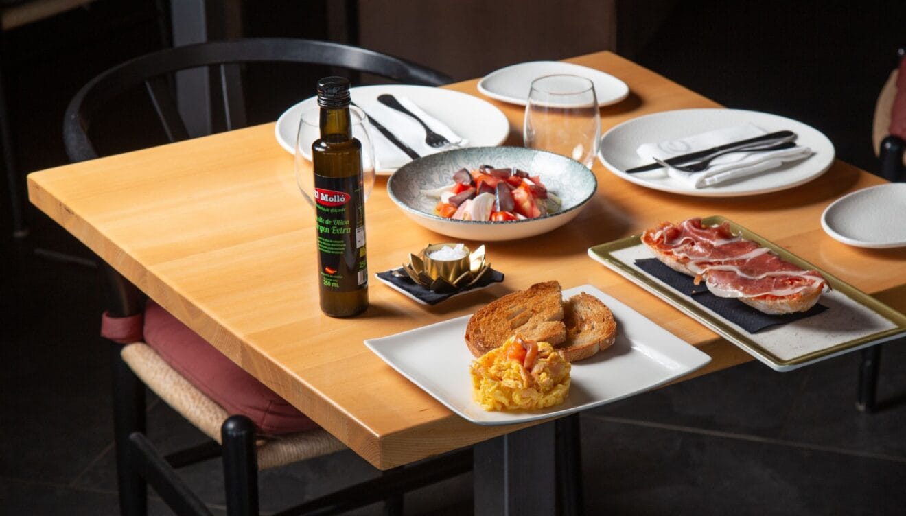 Gastronomía mediterránea y ambiente relajado en el puerto de Jávea