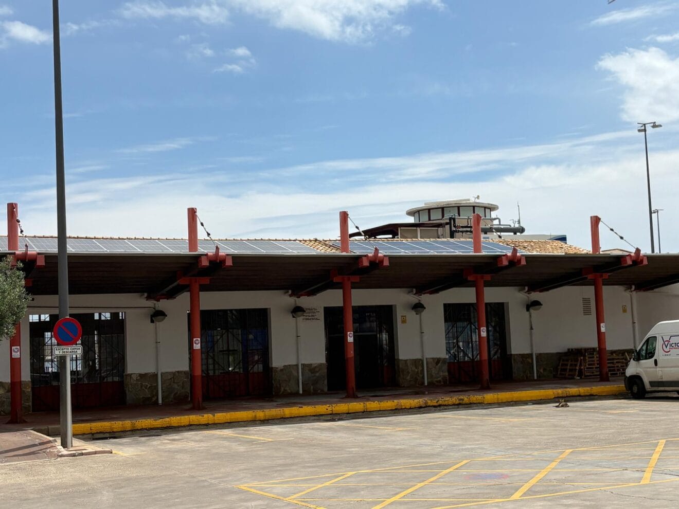 Placas solares instaladas en la lonja de Xàbia