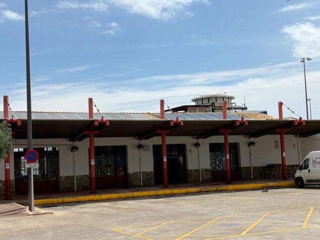 Imagen: Placas solares instaladas en la lonja de Xàbia