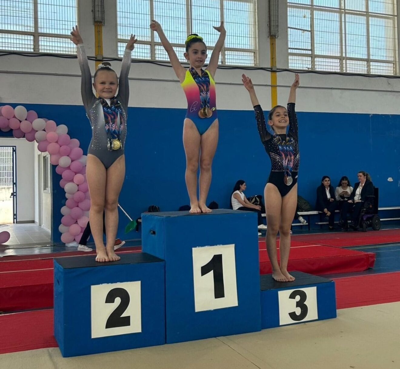 Gimnastas del Club Deportivo Montgo en el podio