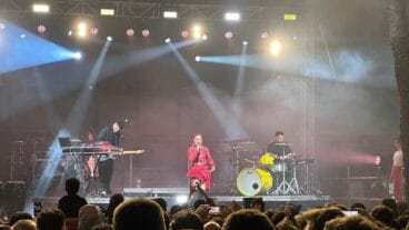 La cantante Abril durante un concierto en Benissa