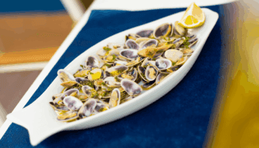 Marisco fresco de la bahía cocinado al estilo tradicional alicantino para disfrutar hoy mismo