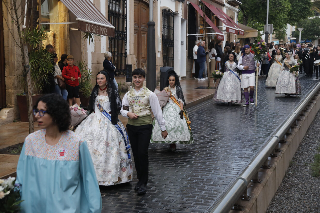Ofrenda de flores a Jesús Nazareno en Xàbia 2026 (25)