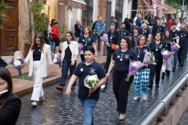 Comisión festera en la ofrenda de flores a Jesús Nazareno en Xàbia 2026