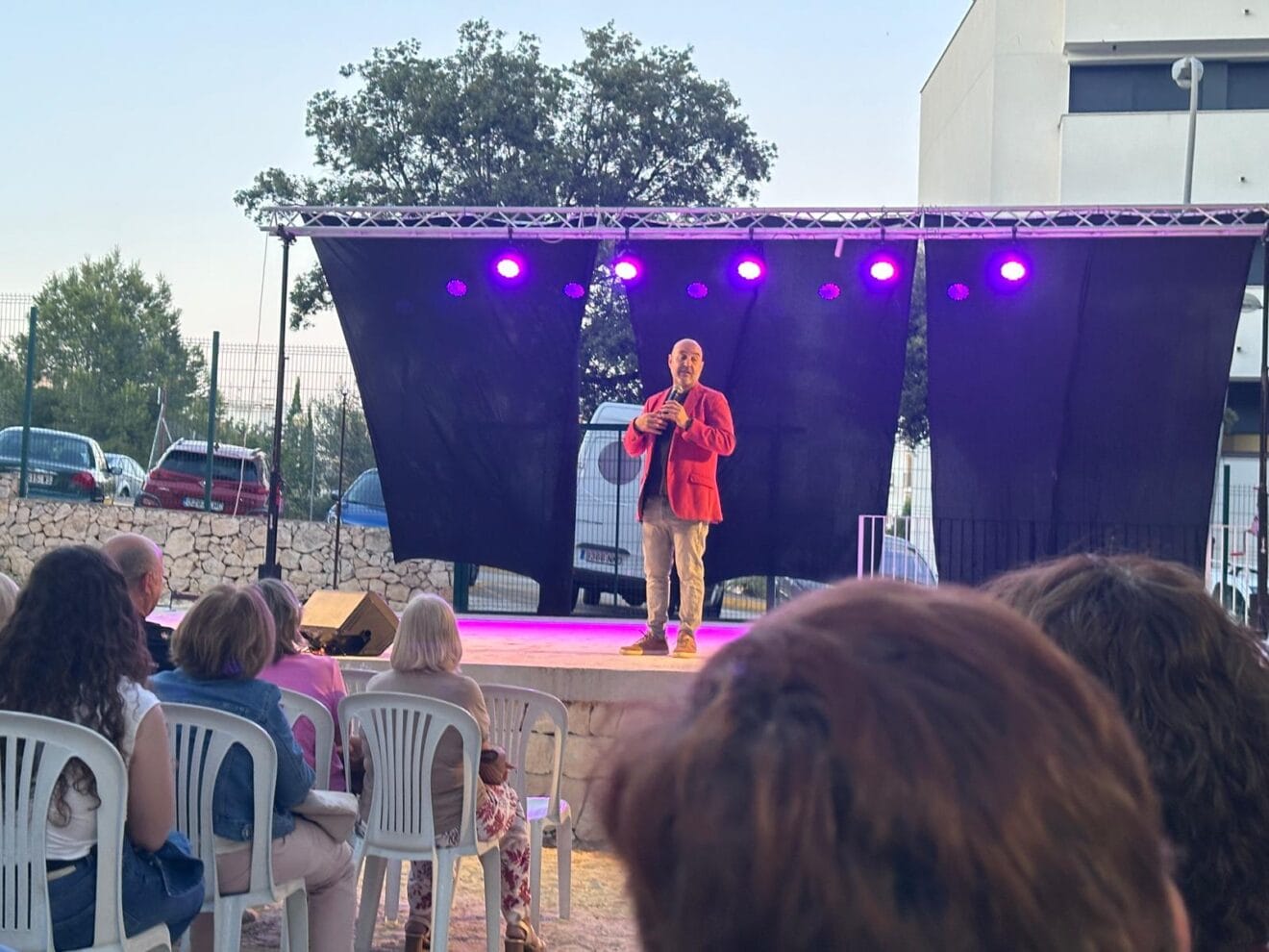 Óscar Tramoyeres en el cierre del ciclo de Dijous de Comèdia (1)