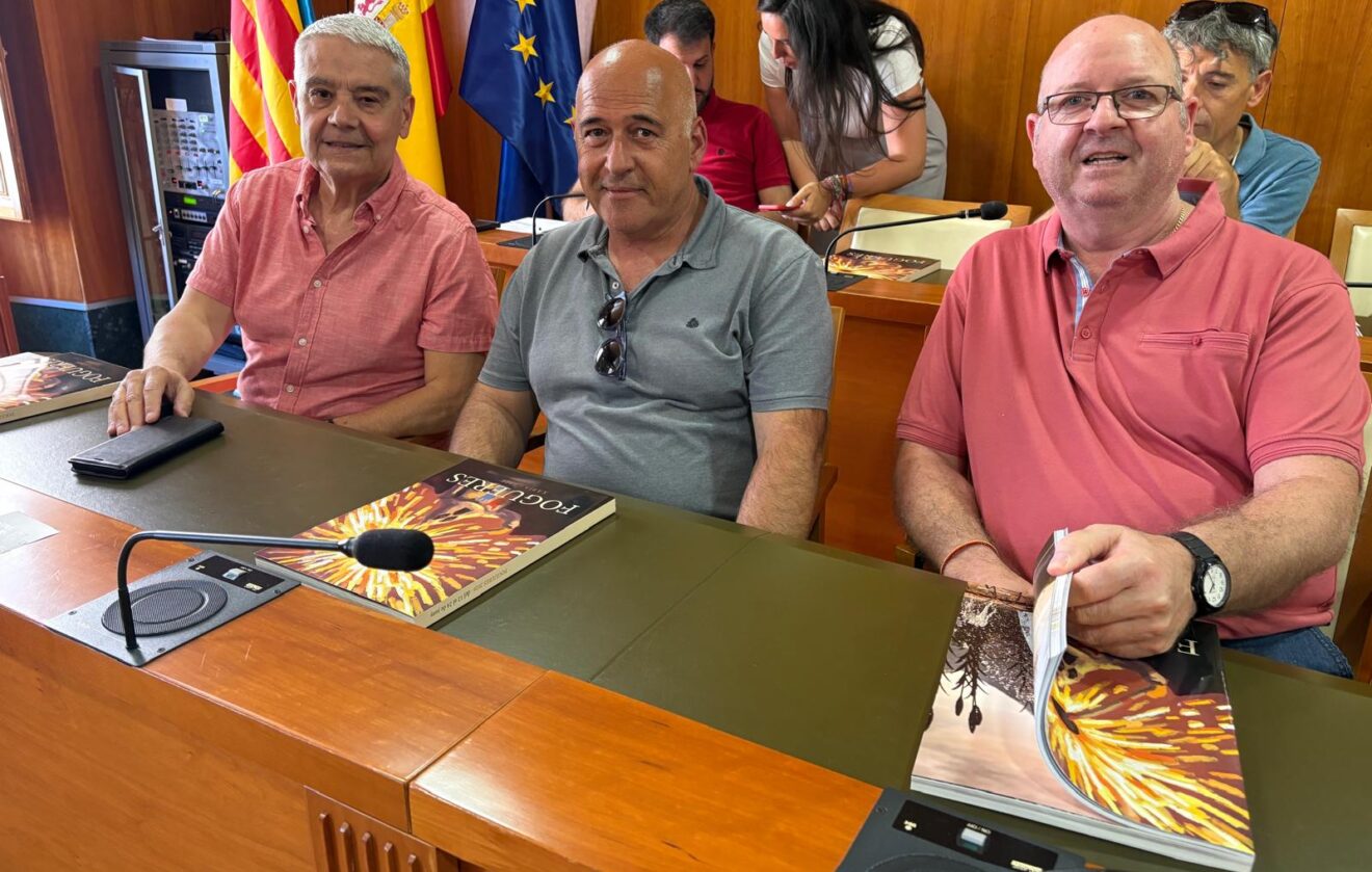 Colaboradores Literarios en el libro de Fogueres 2026