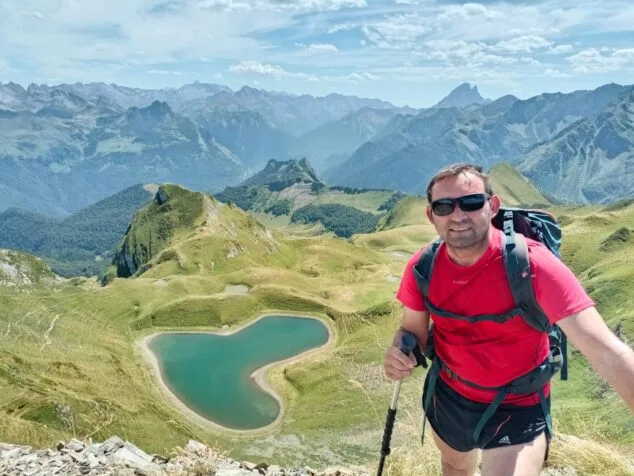 Imagen: Rafa Serra, presidente del CEX en una ruta