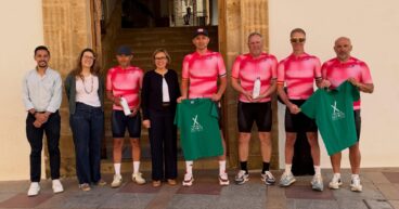 Recepción a ciclistas solidarios en Jávea