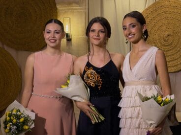 Sofía Buigues, reina 2026 junto a sus damas Aitana y Ana | Foto Ayto Xàbia