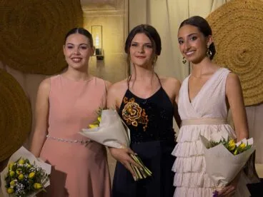 Sofía Buigues, reina 2026 junto a sus damas Aitana y Ana | Foto Ayto Xàbia
