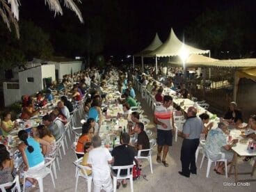 Sopar en la nova edició de les festes recuperades. Any 2015. Arxiu de FB de les Festes del Portitxol