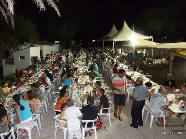 Imagen: Sopar en la nova edició de les festes recuperades. Any 2015. Arxiu de FB de les Festes del Portitxol