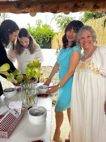 Taller floral en el evento Bridgerton de Xàbia