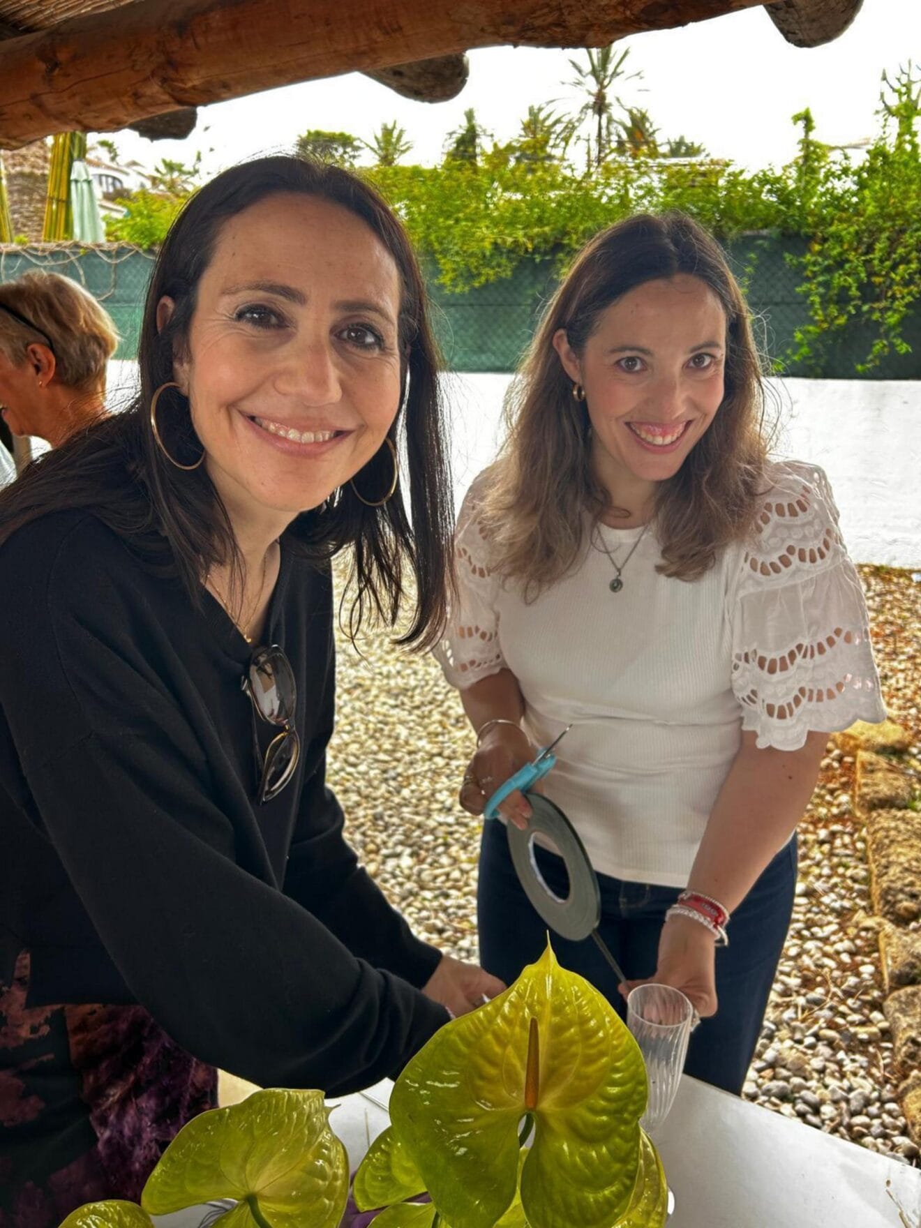 Taller floral en la fiesta Bridgerton de Xàbia