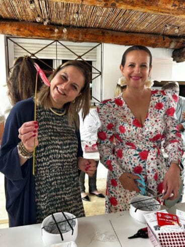 Taller floral en la fiesta Bridgerton de Xàbia