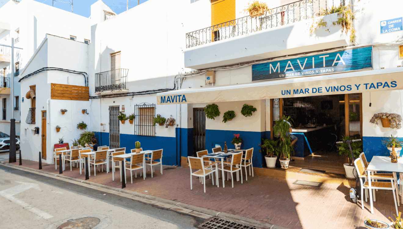 Una terraza para disfrutar del buen tiempo en el centro de Xàbia