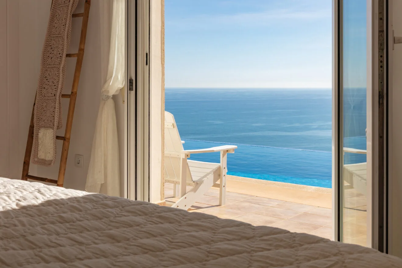 VILLA HORIZONTE INFINITO - PRIMERA LÍNEA SOBRE EL MAR MEDITERRÁNEO EN CALA AMBOLO JAVEA www.costa-houses.com 7