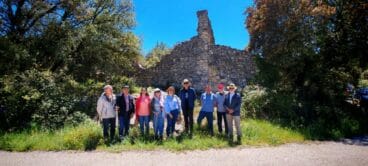 Representantes de Ribat Al Fath y Fundació Cirne en un despoblado morisco