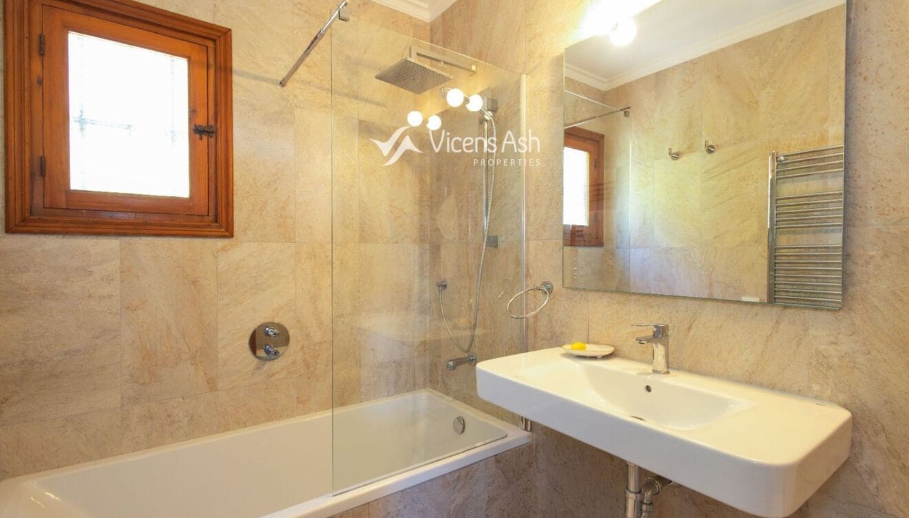 3 cuartos de baño completos